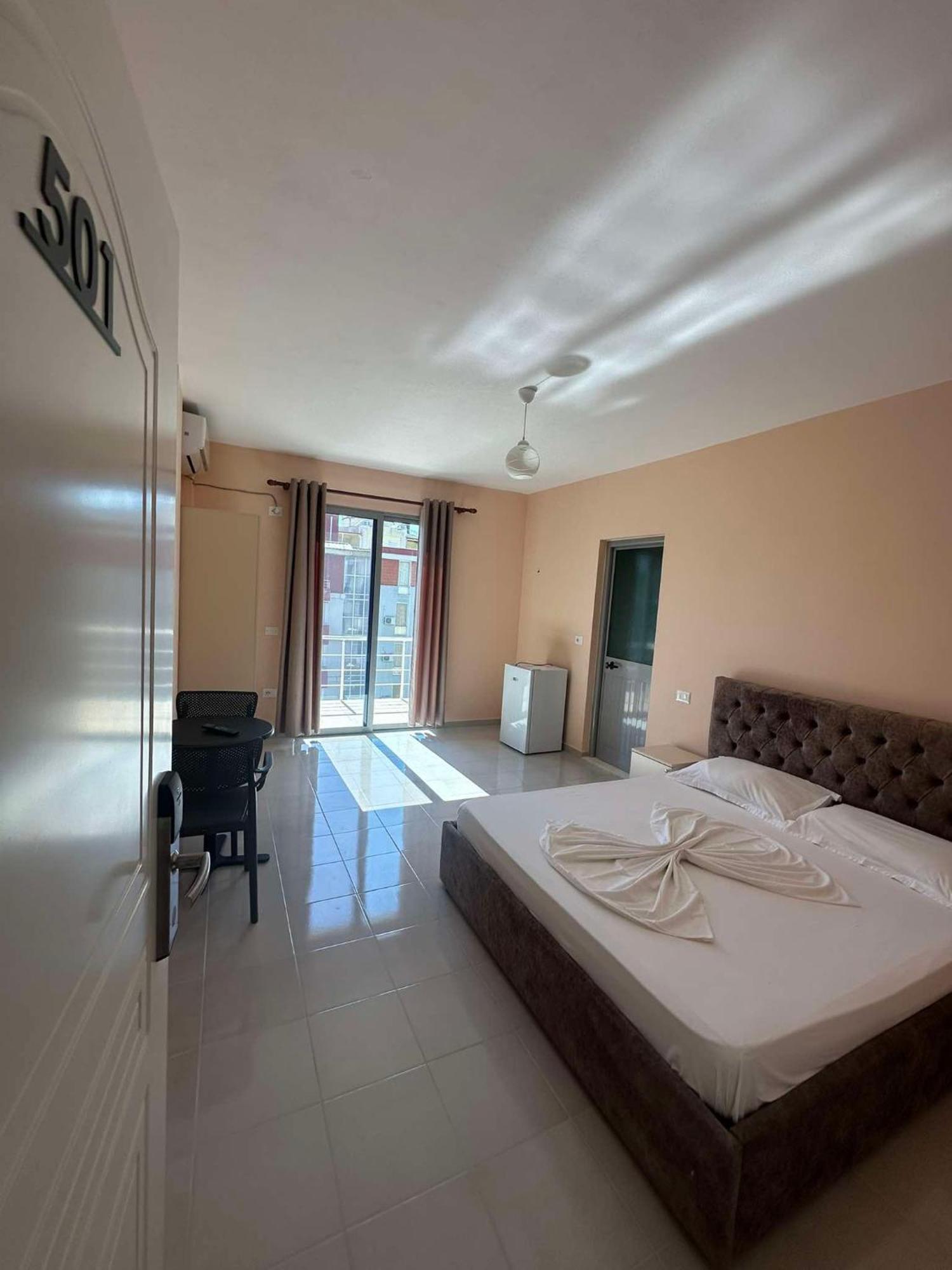 Deor Hotel Shengjin Exterior photo